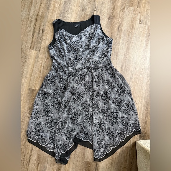 Perceptions Sleeveless Dress - Picture 1 of 9